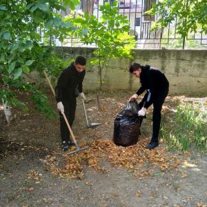 Осеннее благоустройство школьной территории