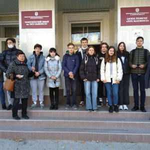 11.11.2021 группа учащихся нашего лицея приняли участие в Кампании по озеленению родного города „Кишинэу – зелёный город”.