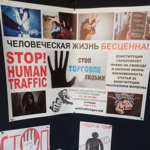 Выставка рисунков по теме „Национальная неделя борьбы против трафика человеческих ресурсов”.