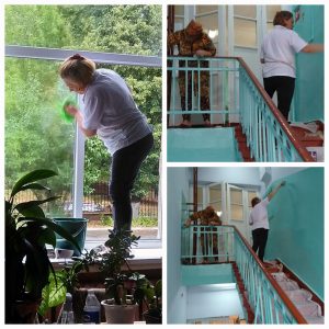 Работы продолжаются: красим лестничные пролеты!