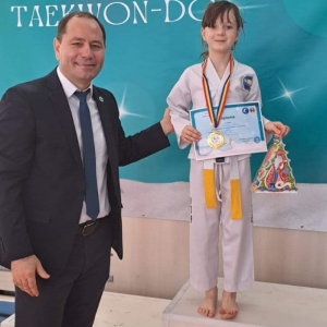 Поздравляем МОРОЗОВУ АЛИСУ,  ученицу 1 „А” класса