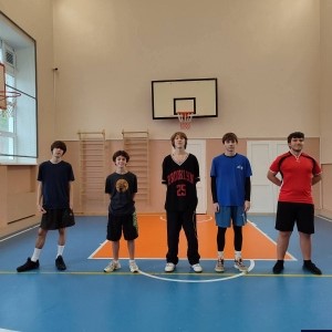 Веселые старты среди 8-9 классов